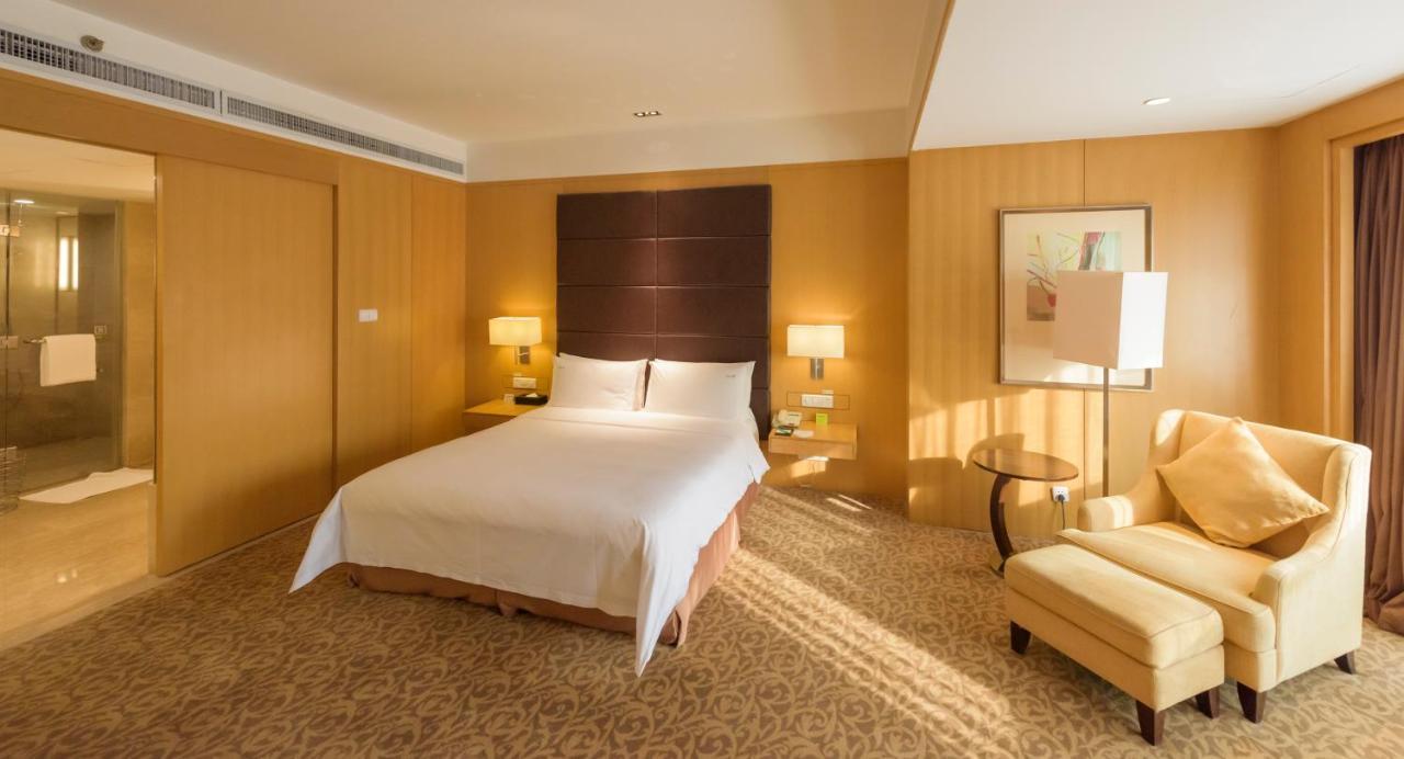 Holiday Inn Shijiazhuang Central By Ihg Exterior photo