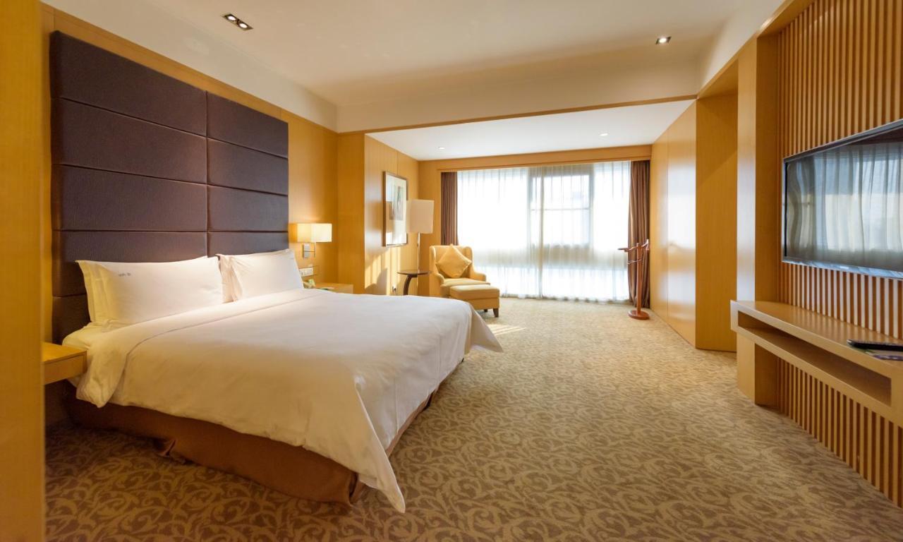 Holiday Inn Shijiazhuang Central By Ihg Exterior photo