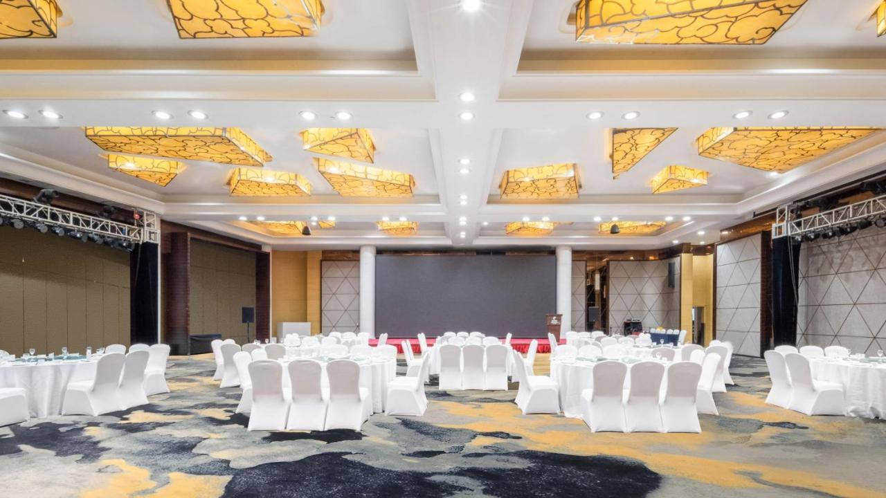 Holiday Inn Shijiazhuang Central By Ihg Exterior photo
