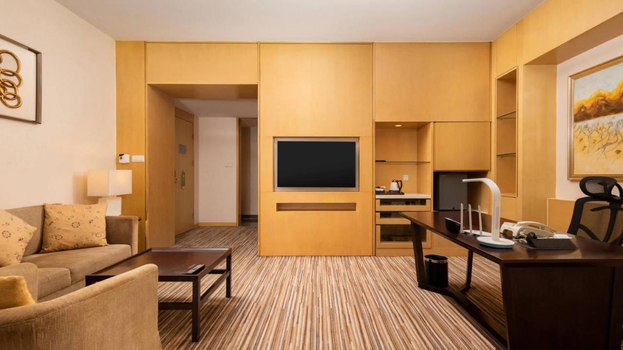 Holiday Inn Shijiazhuang Central By Ihg Exterior photo
