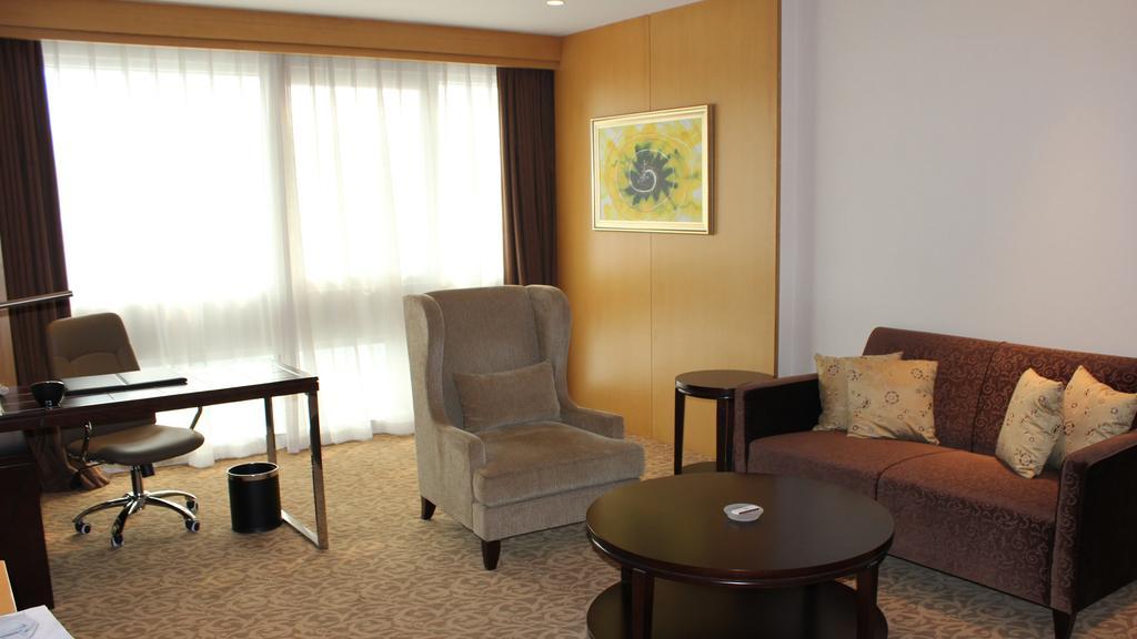 Holiday Inn Shijiazhuang Central By Ihg Exterior photo